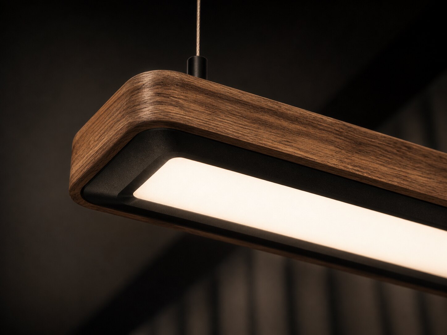 Detailansicht Holz, Metall und Diffusor